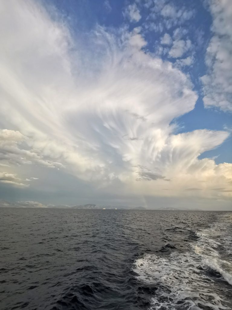 moře a chystající se bouřka u Korfu