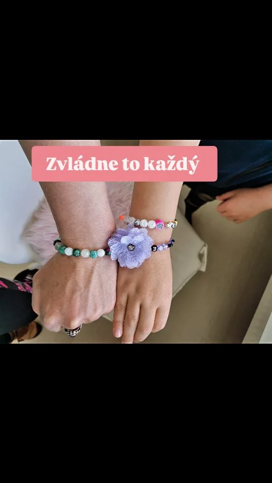 I tohle jsou Jizerky 💕

Ponořili jsme se do korálkového světa v prodejně Arcon Bijoux v srdci Jablonce nad Nisou a vyráběli jsme krásné náramky z minerálních korálků 📿

Pro více detailů pište zprávu! 

#vyrabenizkoralku #vyrabeninaramku #bijouworkshop #arconbijoux #jablonecnadnisou #jizerkysdetmi
